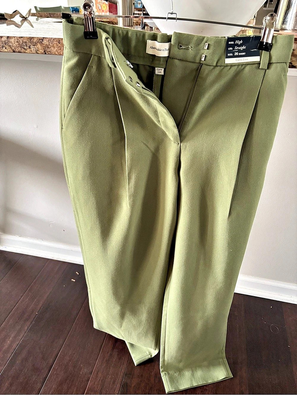 Abercrombie Quinn curve love Straight Leg Pants  New with tags curve love size 2